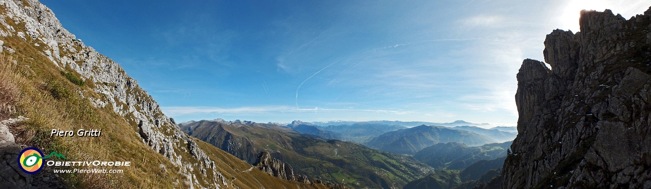 36 Pan. sulla Valle del Riso con i Torrioni Brassamonti a dx.jpg